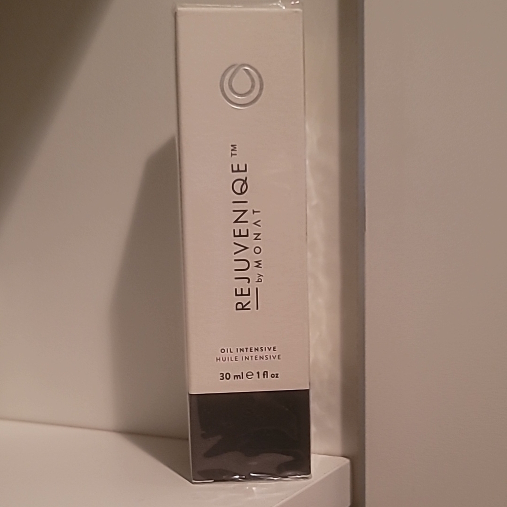 Rejuveniqe Oil Intensive - White and Black